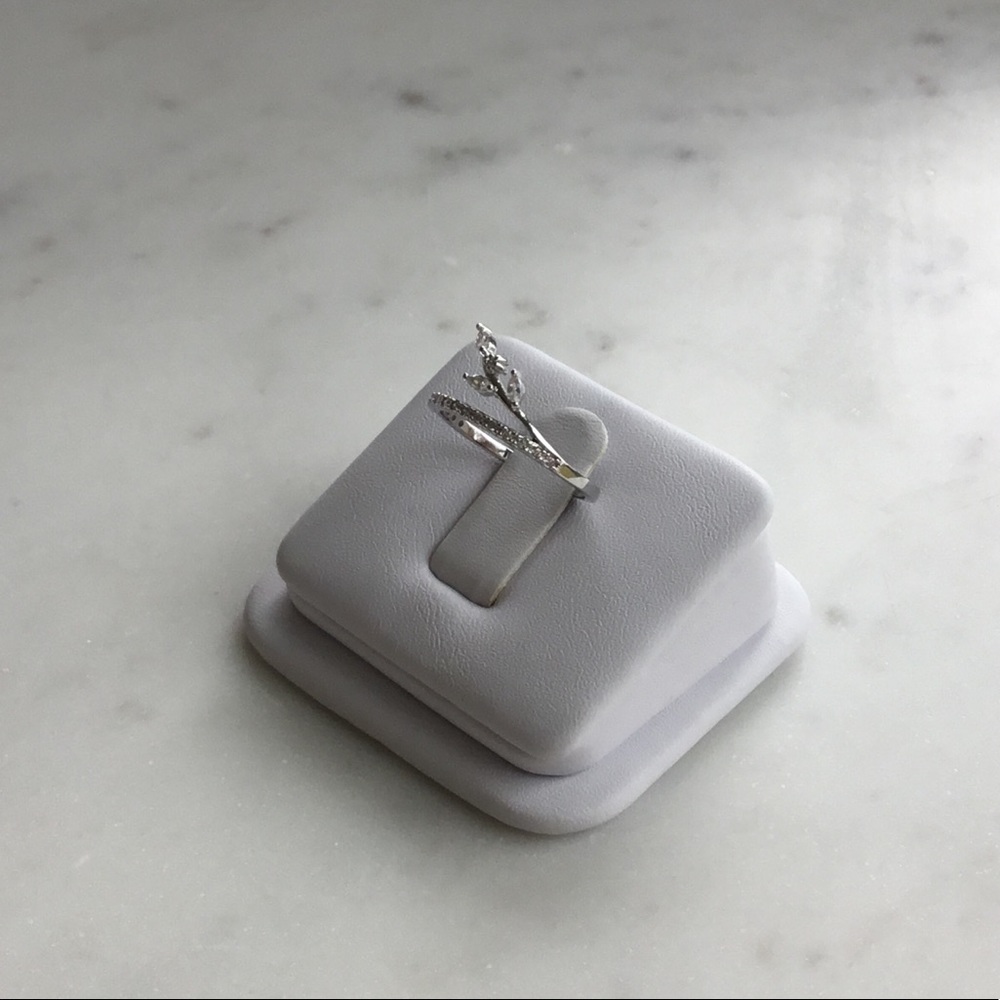 Sterling Silver Cz Ring - Picture 4 of 9